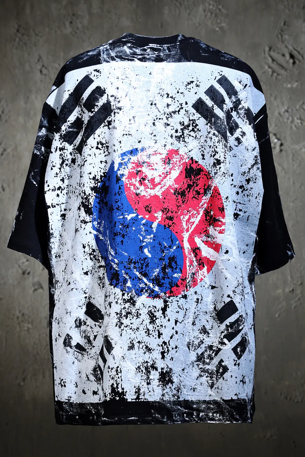 BYTHER Rough-Painted Korean Flag Loose-Fit Black Short-Sleeve T-Shirt Detail