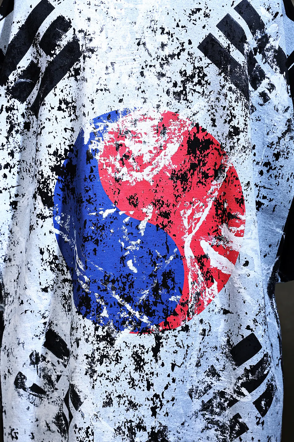 BYTHER Rough-Painted Korean Flag Loose-Fit Black Short-Sleeve T-Shirt Detail