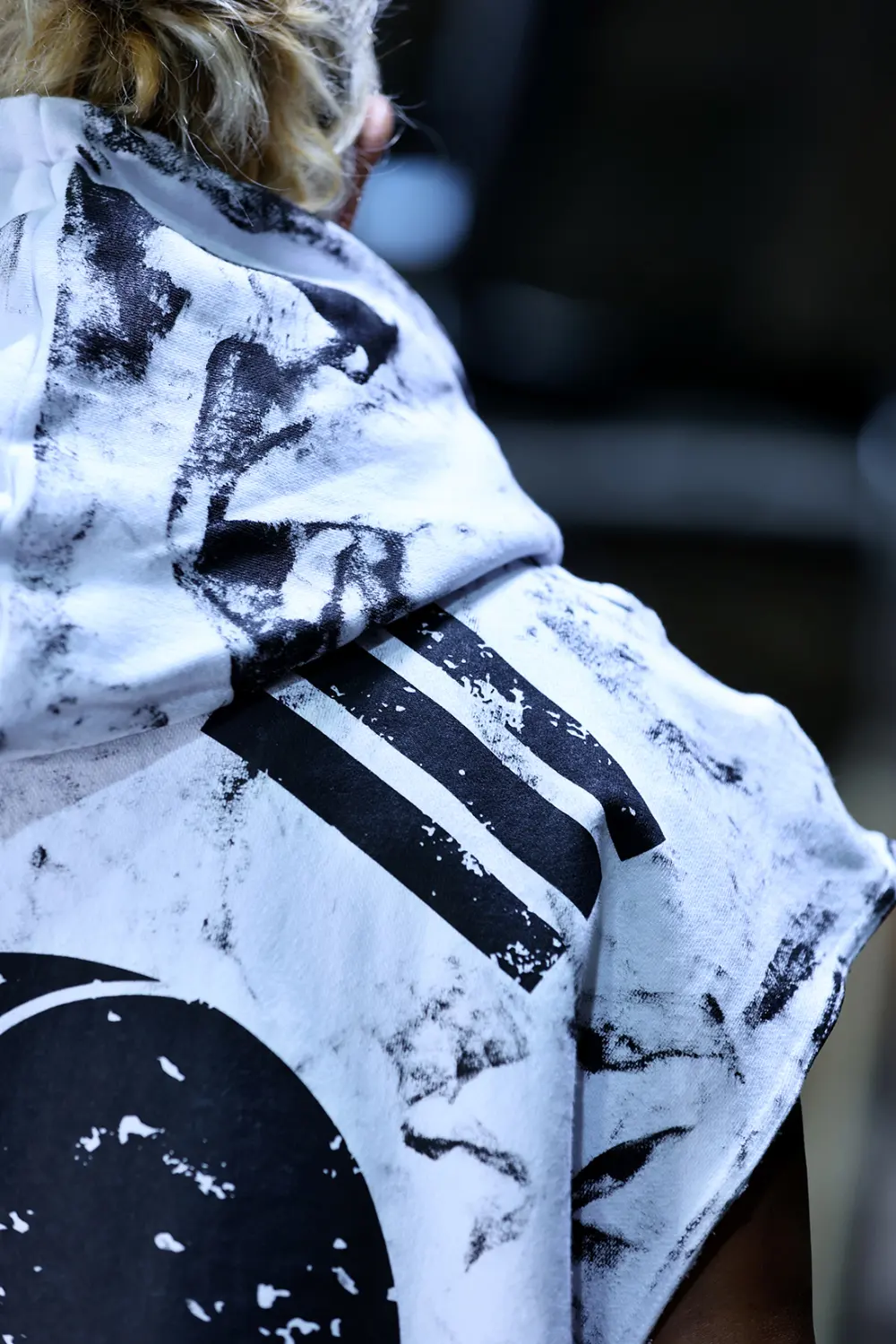 ByTheR Rough Painting Black Korean Flag Cut-Off Sleeveless Hoodie White Detail