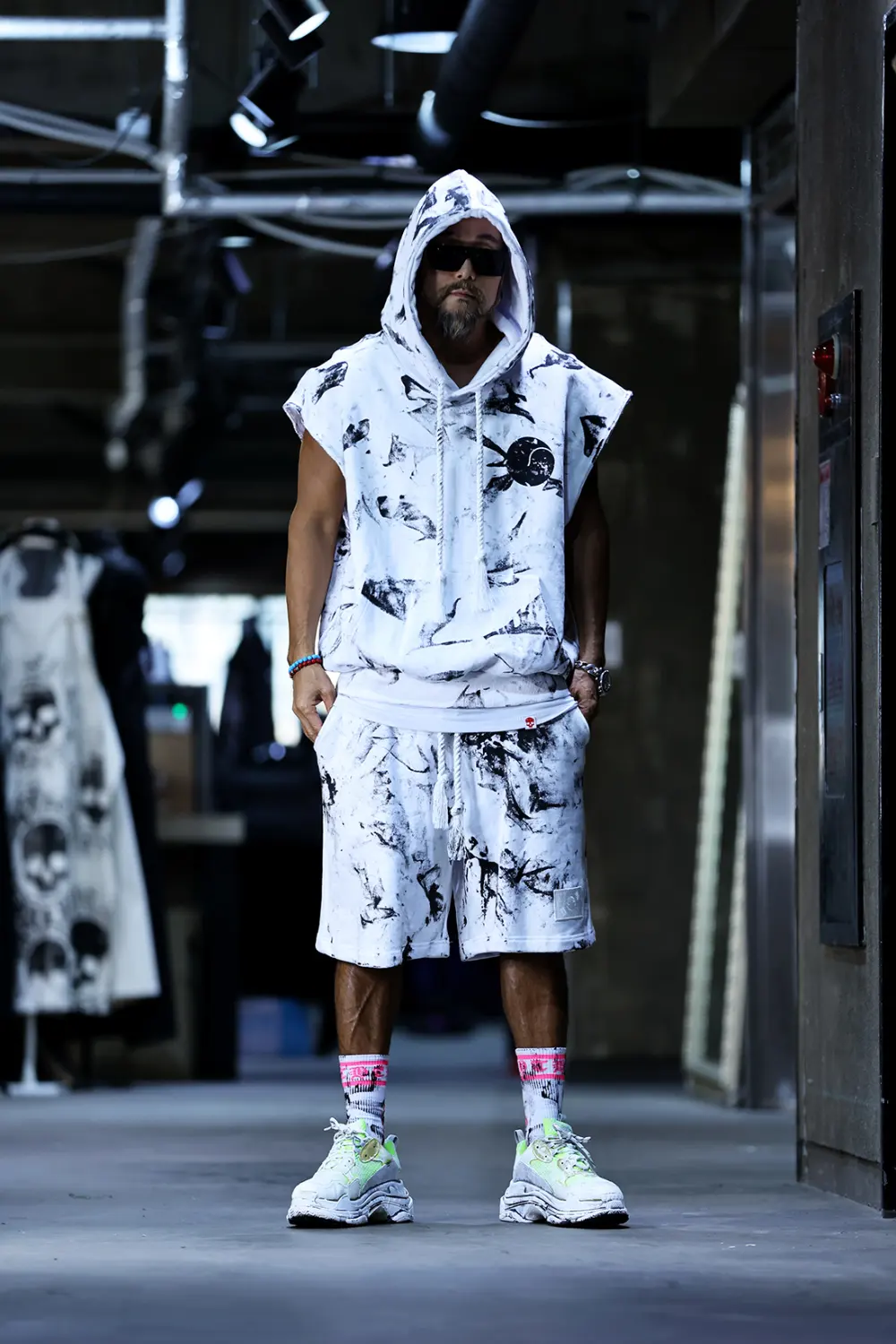ByTheR Rough Painting Black Korean Flag Cut-Off Sleeveless Hoodie White Detail