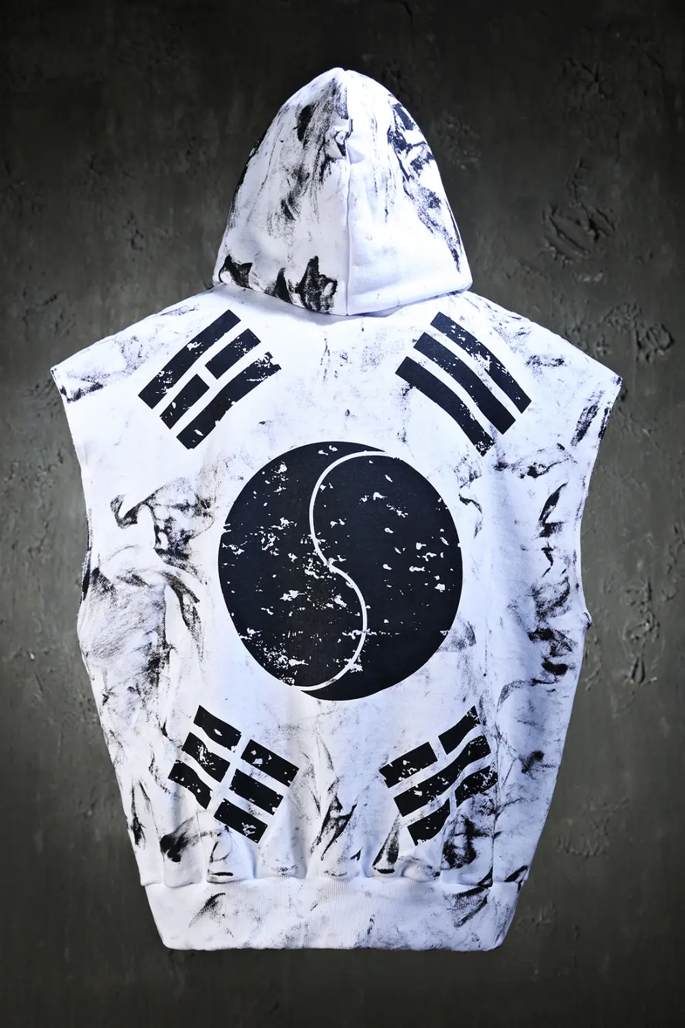 ByTheR Rough Painting Black Korean Flag Cut-Off Sleeveless Hoodie White Detail
