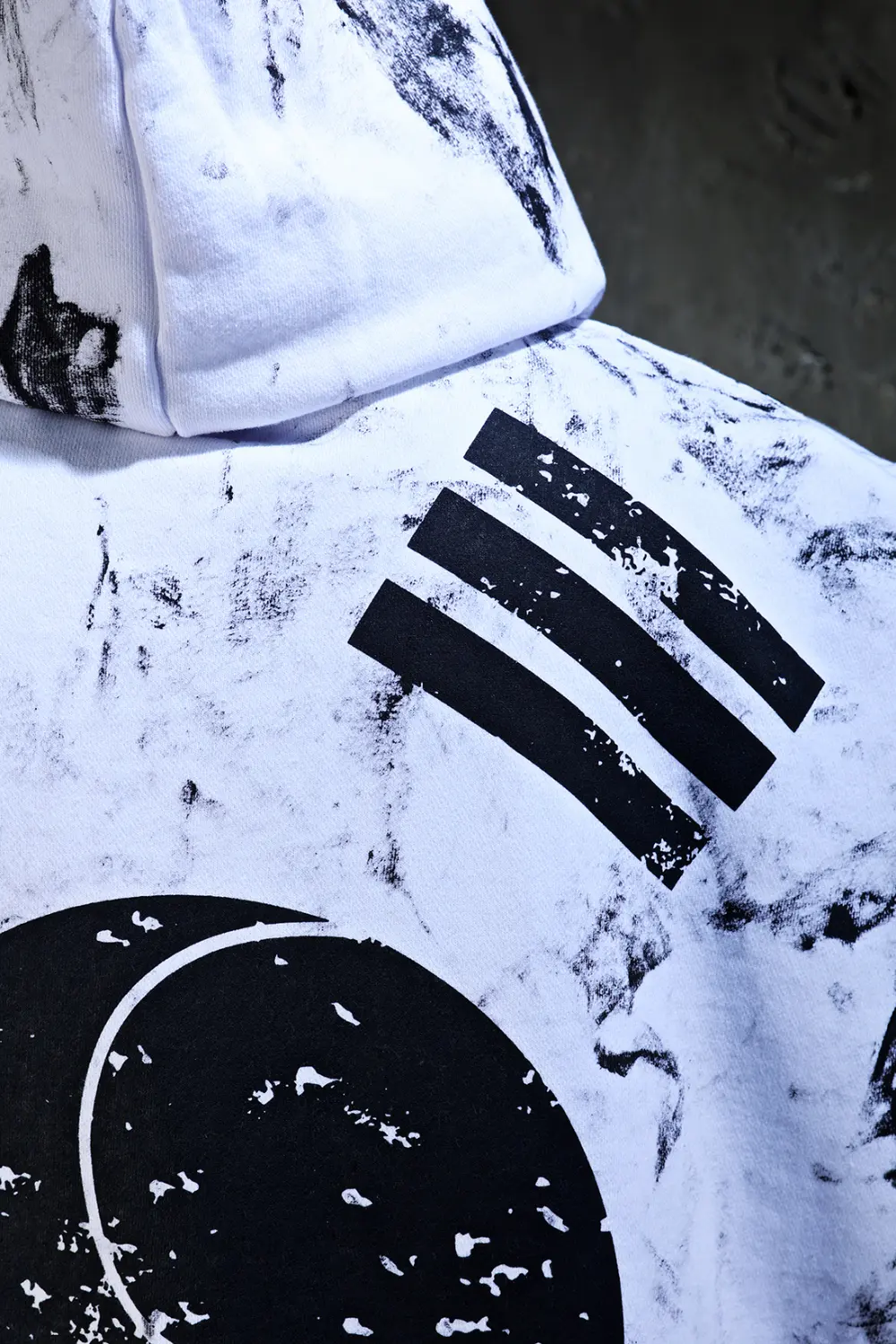 ByTheR Rough Painting Black Korean Flag Cut-Off Sleeveless Hoodie White Detail