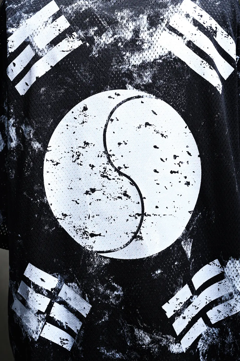 BYTHER Rough Painting Korean Flag V-Neck Mesh Short-Sleeve T-Shirt Black Detail