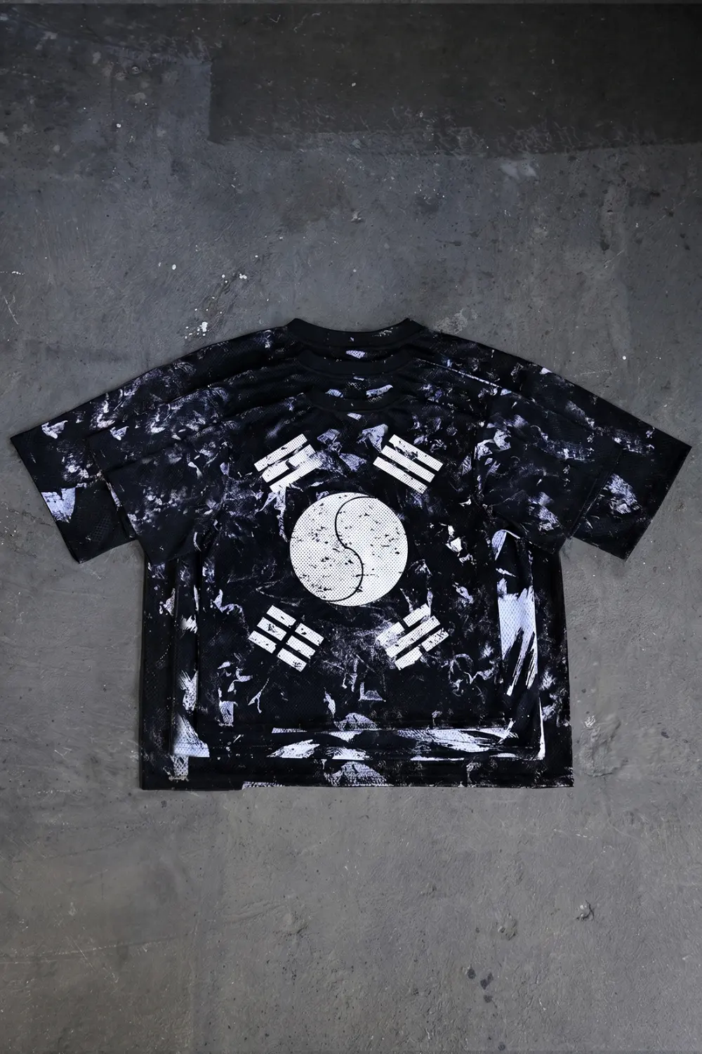 BYTHER Rough Painting Korean Flag V-Neck Mesh Short-Sleeve T-Shirt Black Detail