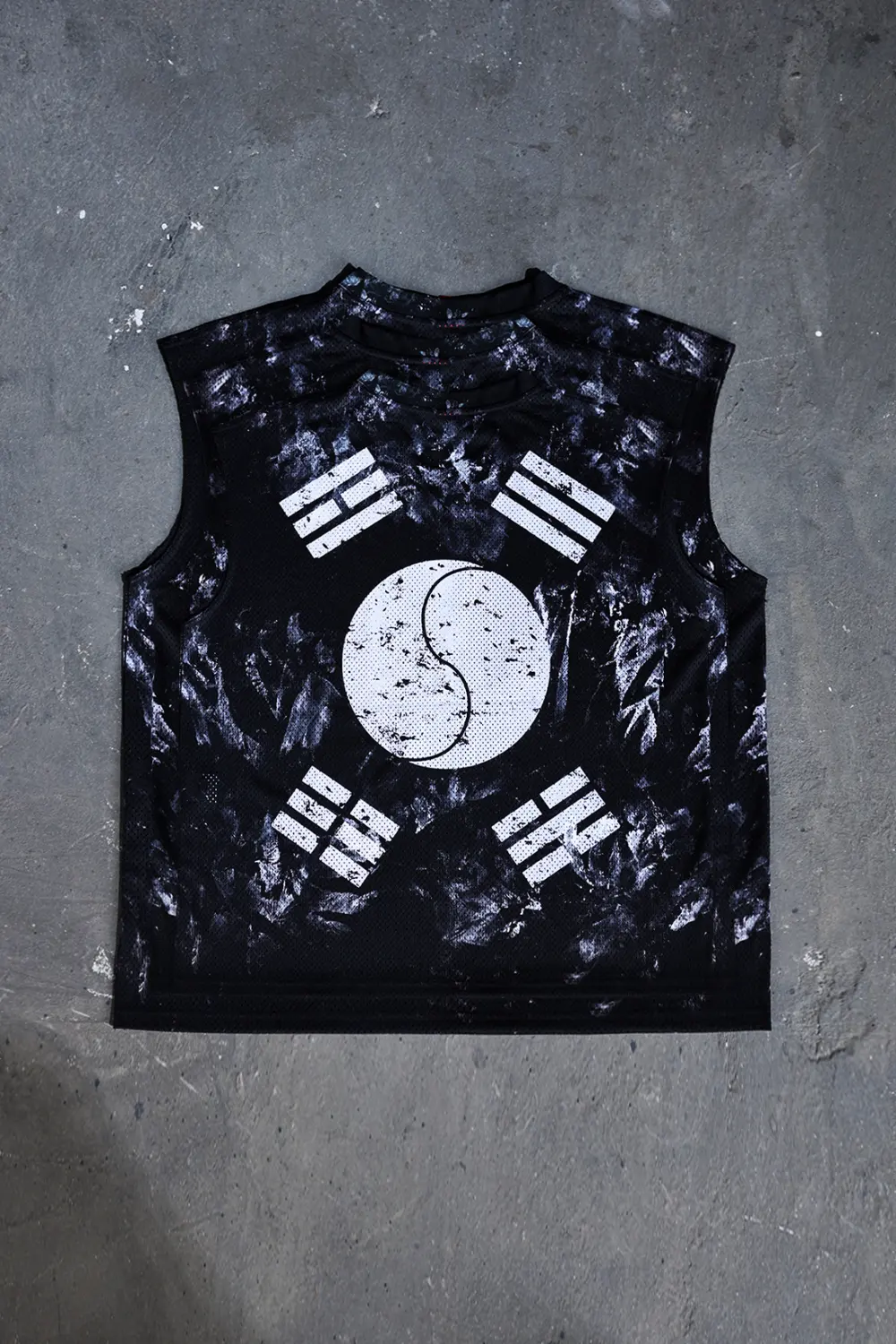BYTHER Rough Painting Korean Flag V-Neck Mesh Cut-Off Sleeveless Top Black Detail
