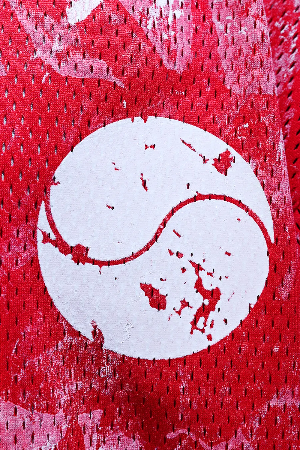 ByTheR Rough Painting Taegeukgi V-Neck Mesh Short-Sleeve T-Shirt Red Detail