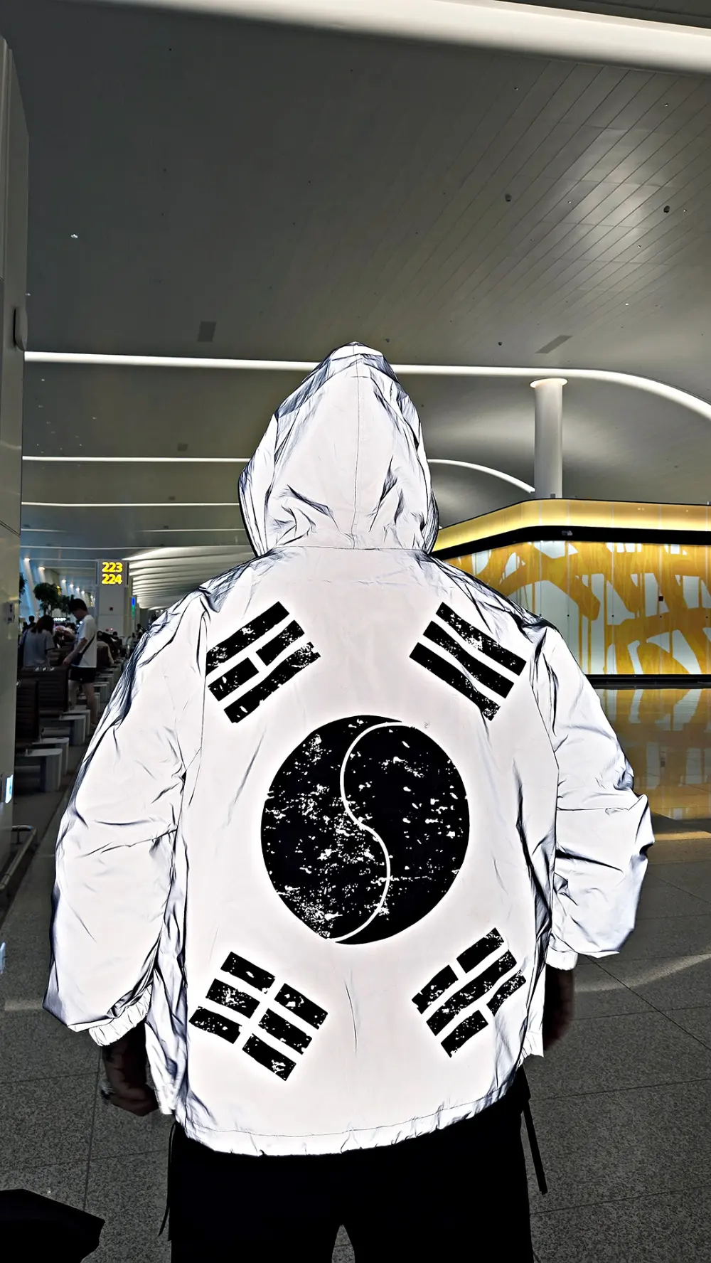 ByTheR Vintage Taegeukgi Reflective Windbreaker Detail