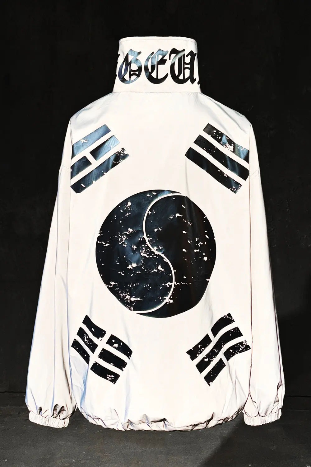 ByTheR Vintage Taegeukgi Reflective High-Neck Windbreaker Detail
