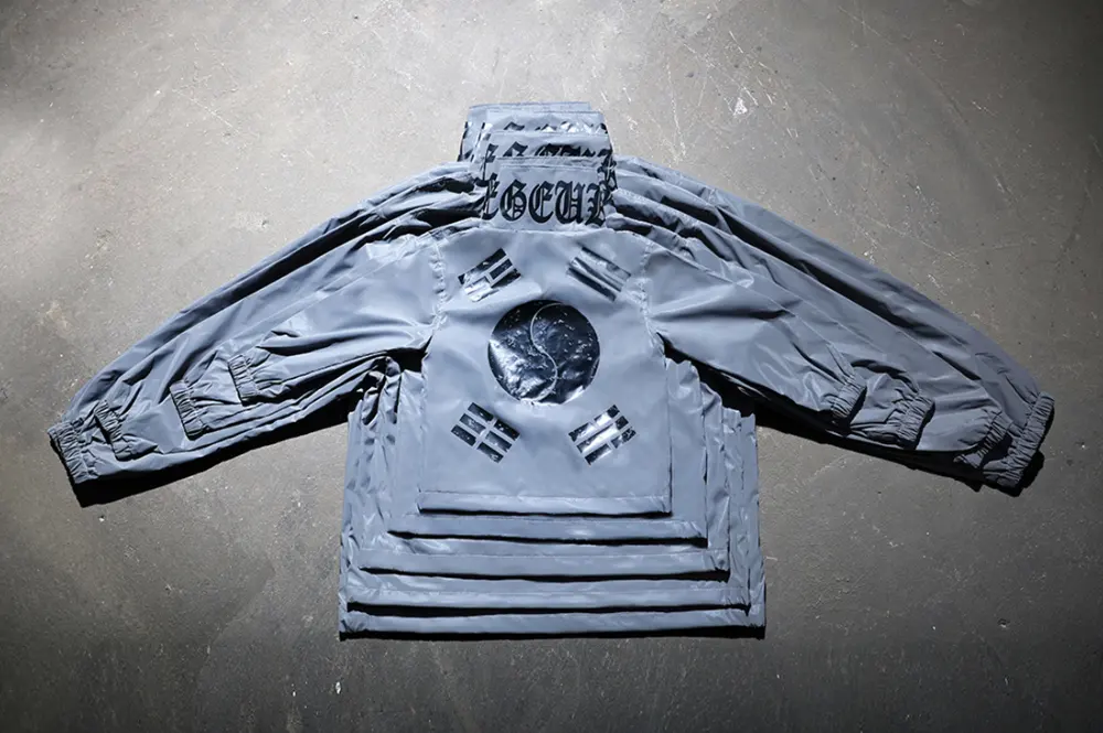 ByTheR Vintage Taegeukgi Reflective High-Neck Windbreaker Detail