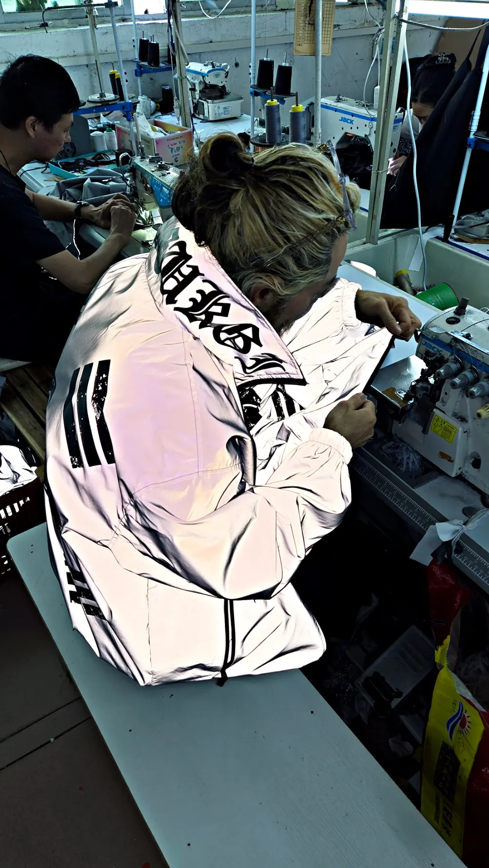 ByTheR Vintage Taegeukgi Reflective High-Neck Windbreaker Detail