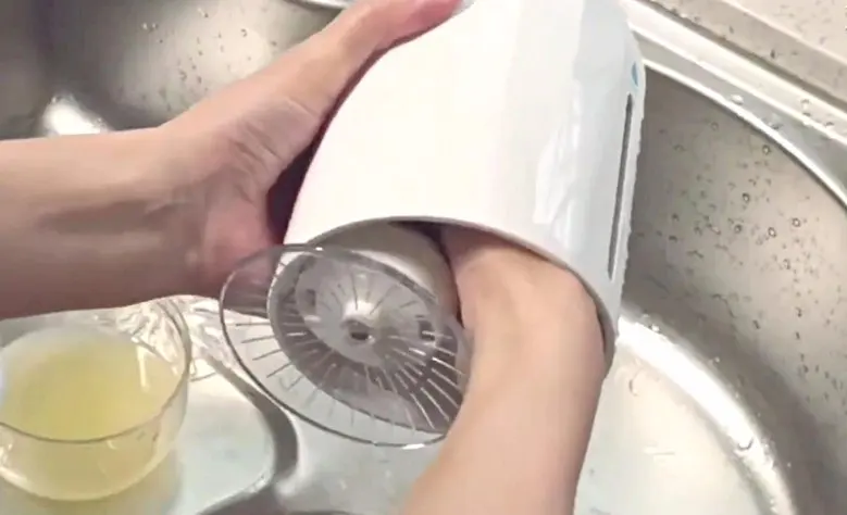 fluidic Press Vegetable Drainer Squeezer Detail