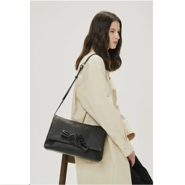 YURT NOTTI Bag (L) Black Leather Knotted Flap Shoulder Bag
