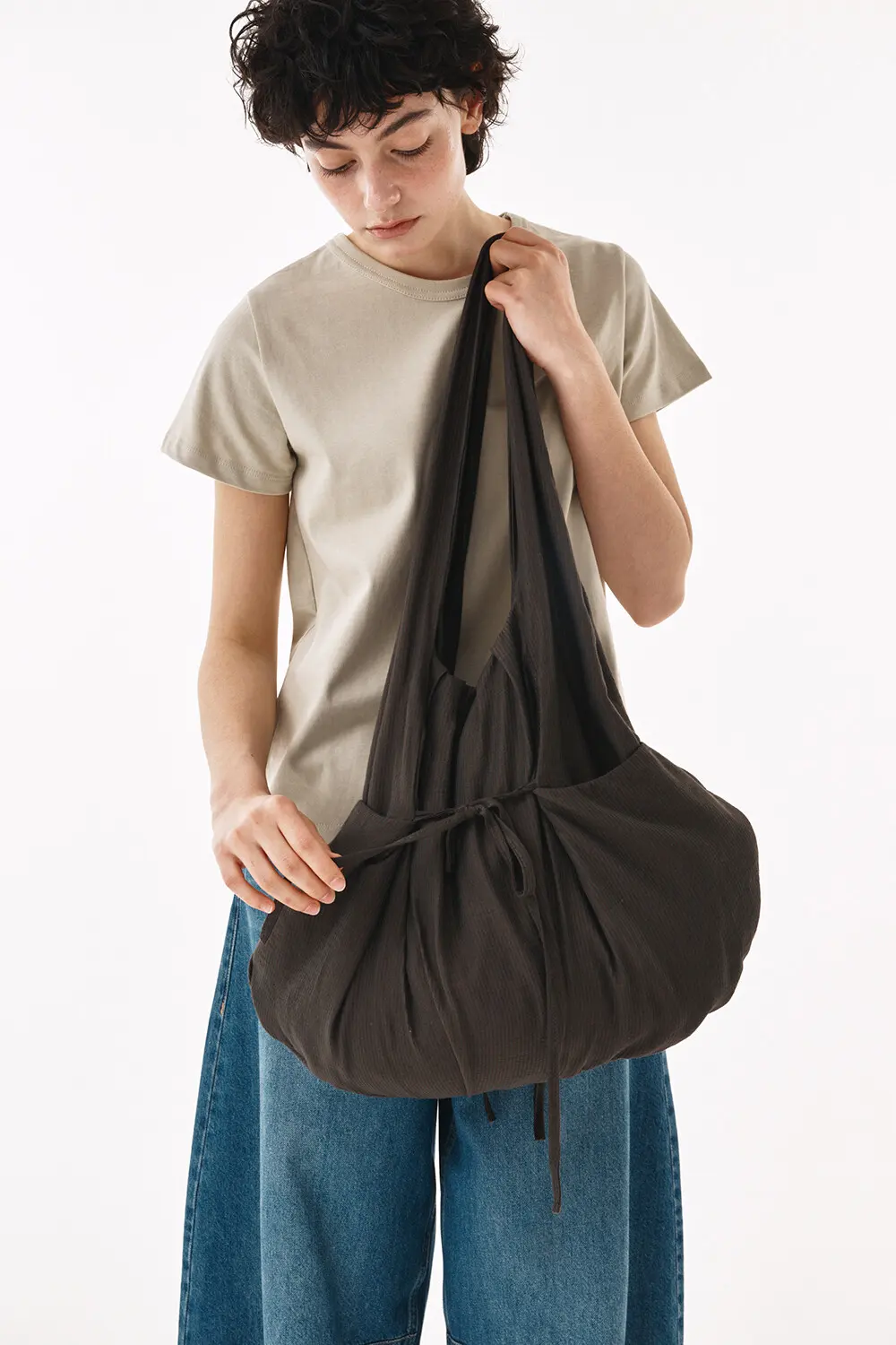 LUNE Shirred Drawstring Fabric Shoulder Bag - 2 Colors (Ivory, Dark Brown) Detail