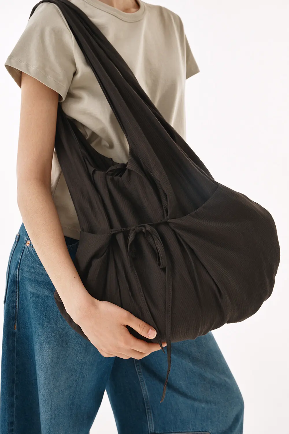 LUNE Shirred Drawstring Fabric Shoulder Bag - 2 Colors (Ivory, Dark Brown) Detail