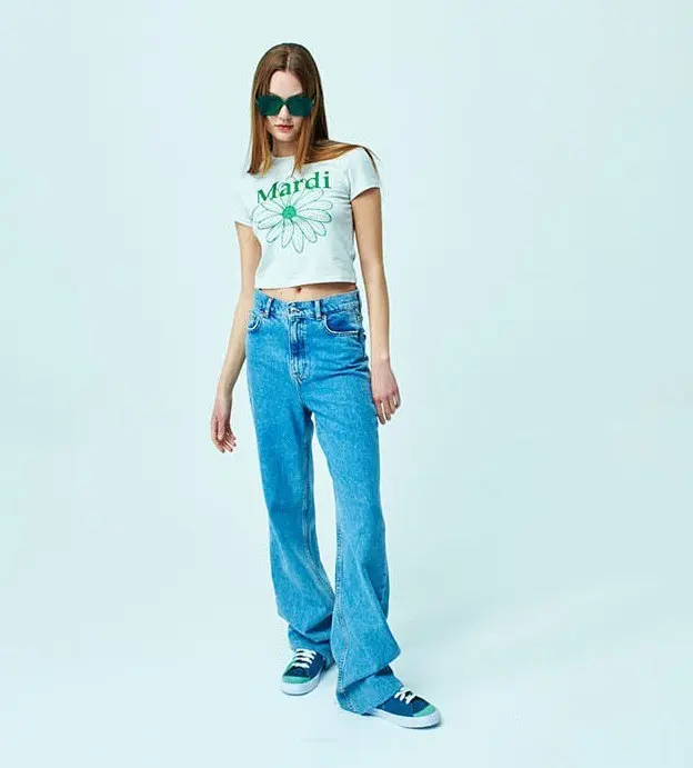 Mardi Women's Cropped Flower T-Shirt