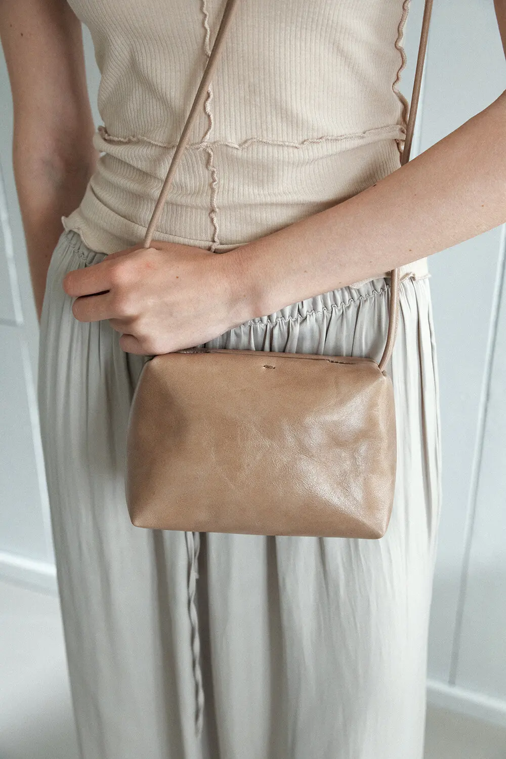 YURT BOU Bag (L) Latte Natural Leather Mini Crossbody Bag Detail