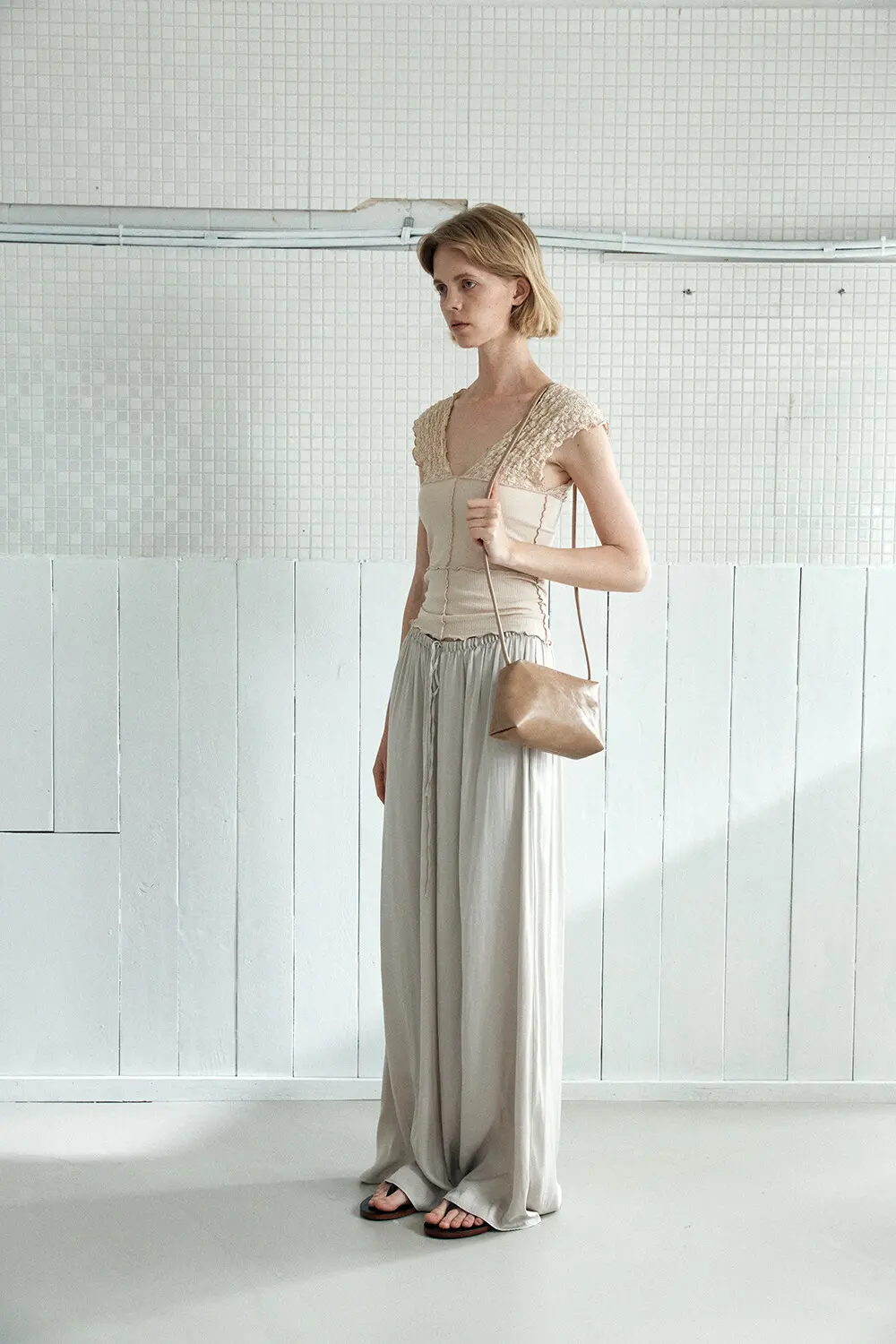 YURT BOU Bag (L) Latte Natural Leather Mini Crossbody Bag Detail