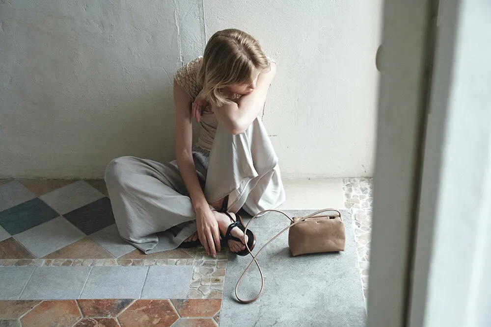 YURT BOU Bag (L) Latte Natural Leather Mini Crossbody Bag Detail