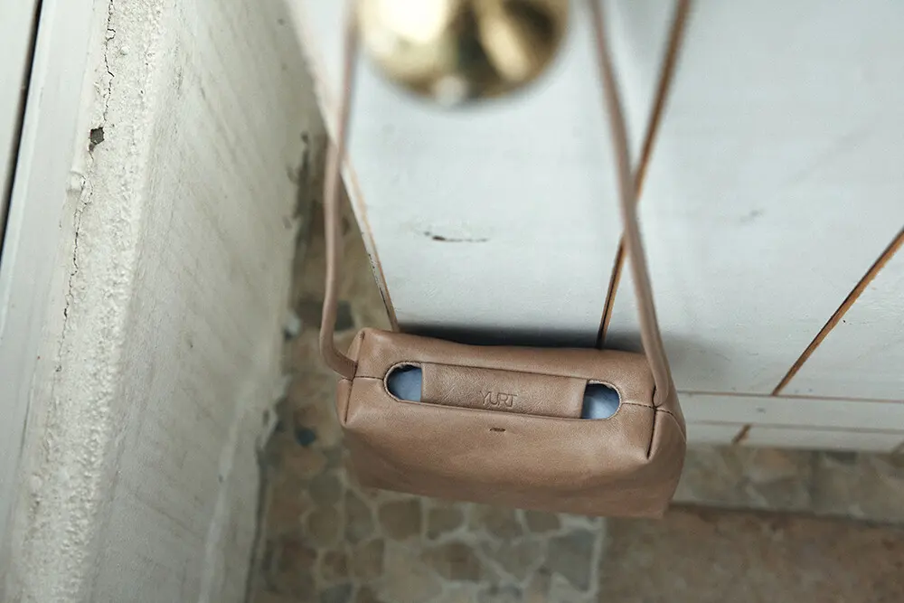 YURT BOU Bag (L) Latte Natural Leather Mini Crossbody Bag Detail