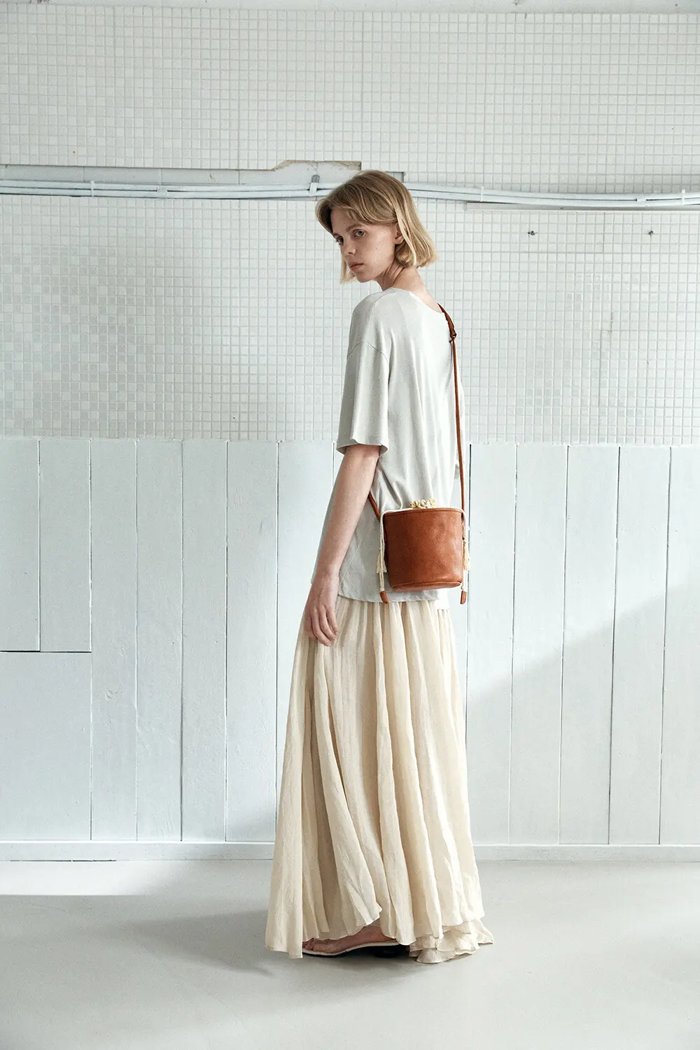 YURT Mani Leather Bucket Bag with Naturally Dyed Drawstring Pouch, 3 Colors Detail