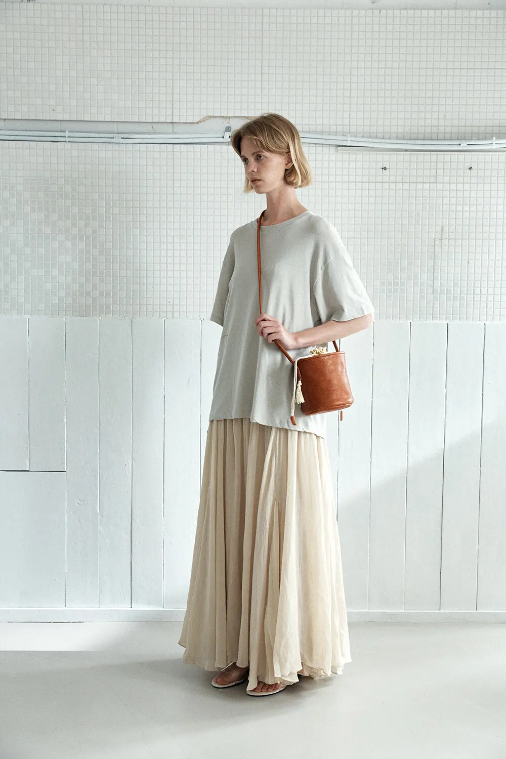 YURT Mani Leather Bucket Bag with Naturally Dyed Drawstring Pouch, 3 Colors Detail