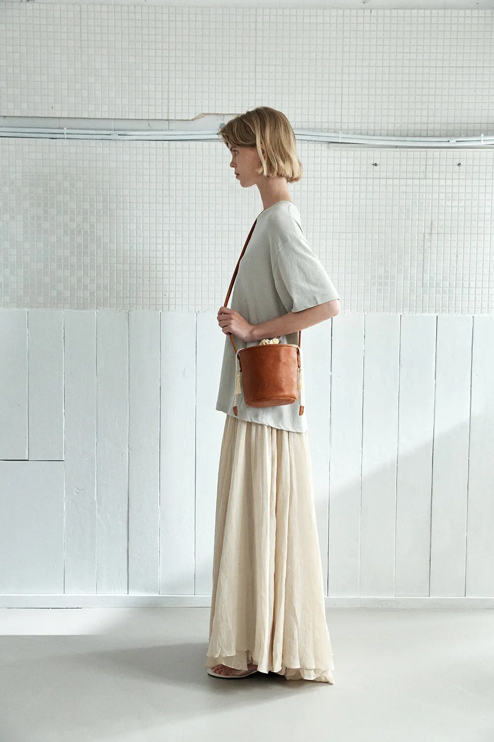 YURT Mani Leather Bucket Bag with Naturally Dyed Drawstring Pouch, 3 Colors Detail