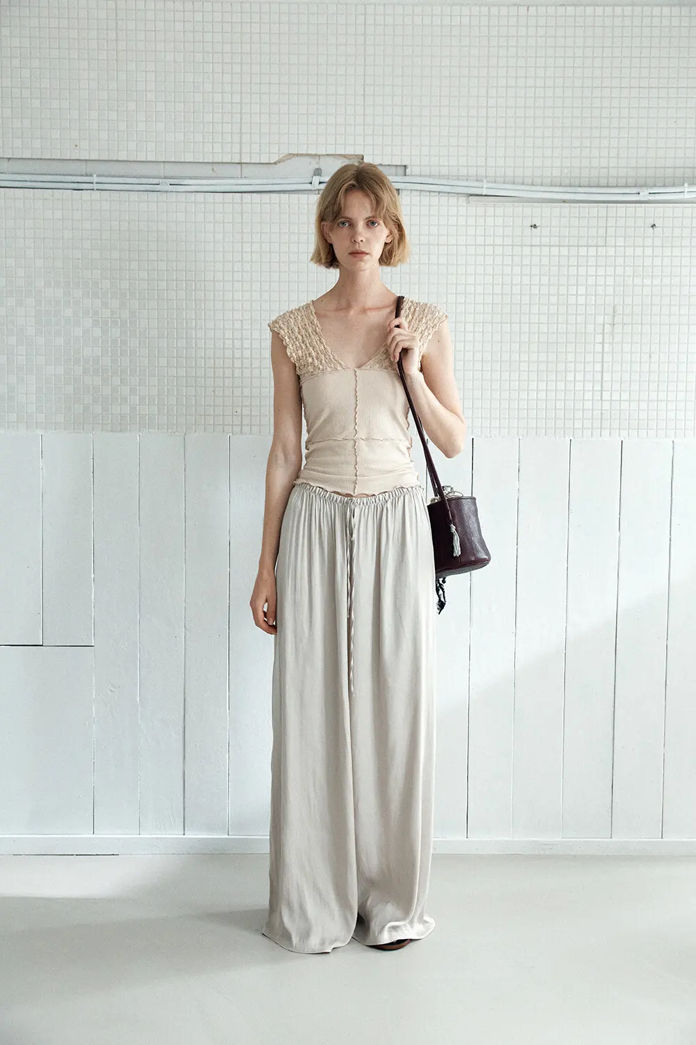 YURT Mani Leather Bucket Bag with Naturally Dyed Drawstring Pouch, 3 Colors Detail