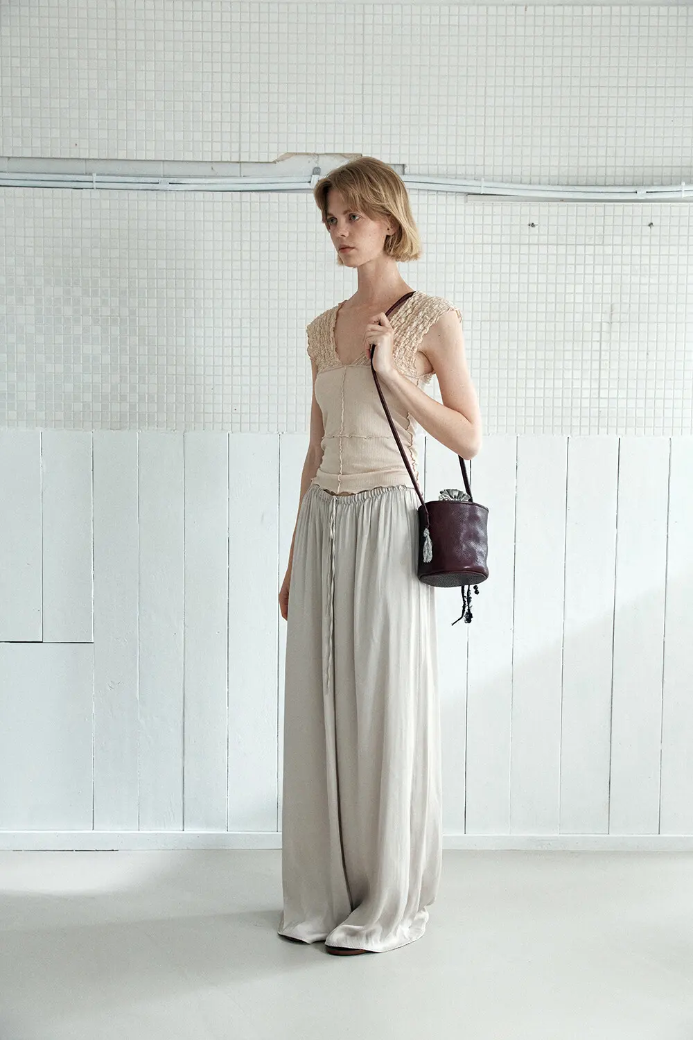 YURT Mani Leather Bucket Bag with Naturally Dyed Drawstring Pouch, 3 Colors Detail