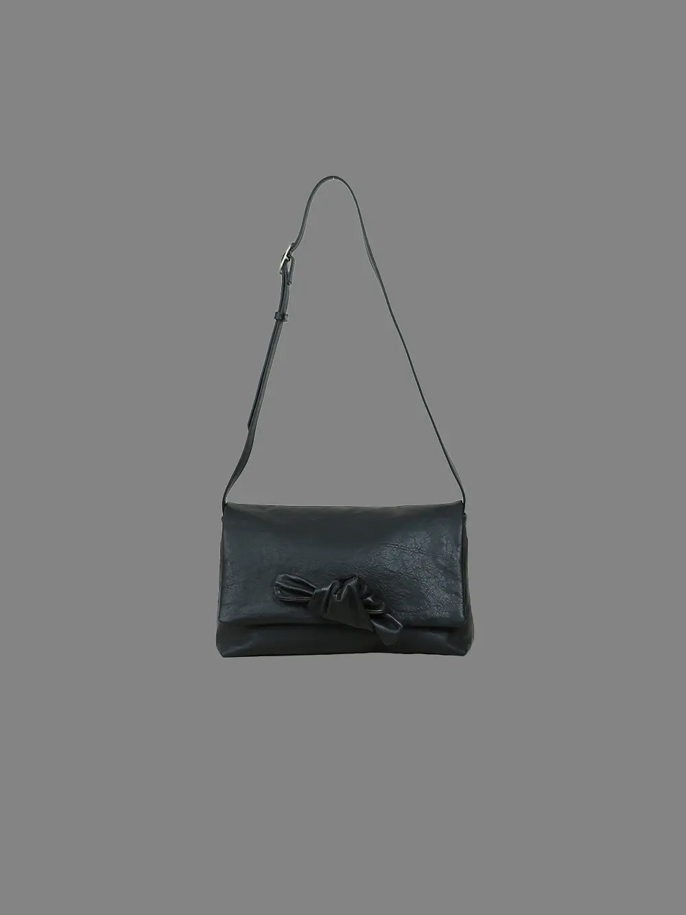 YURT NOTTI Bag (L) Black Leather Knotted Flap Shoulder Bag Detail