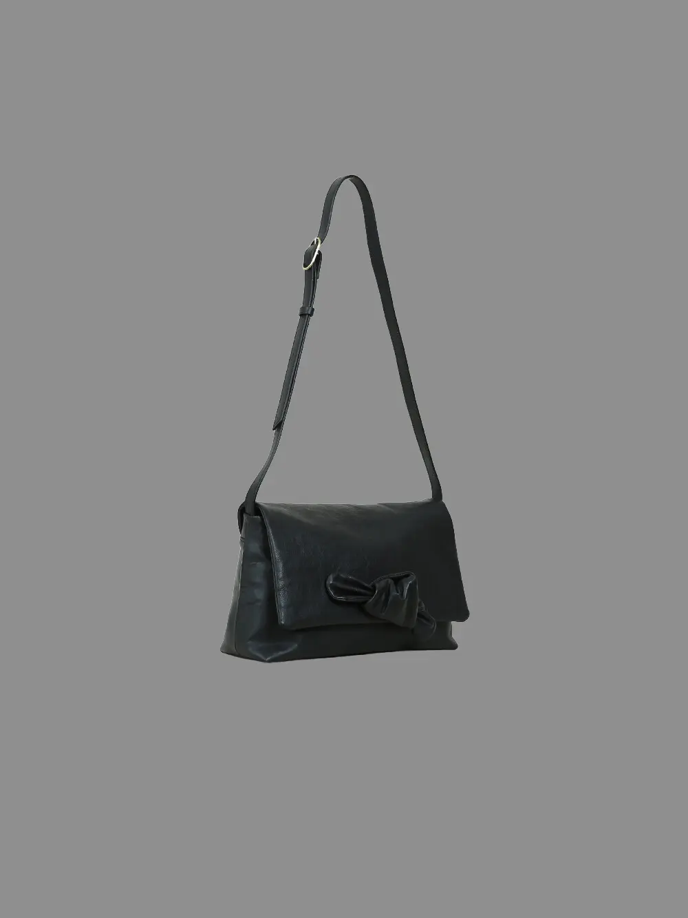 YURT NOTTI Bag (L) Black Leather Knotted Flap Shoulder Bag Detail