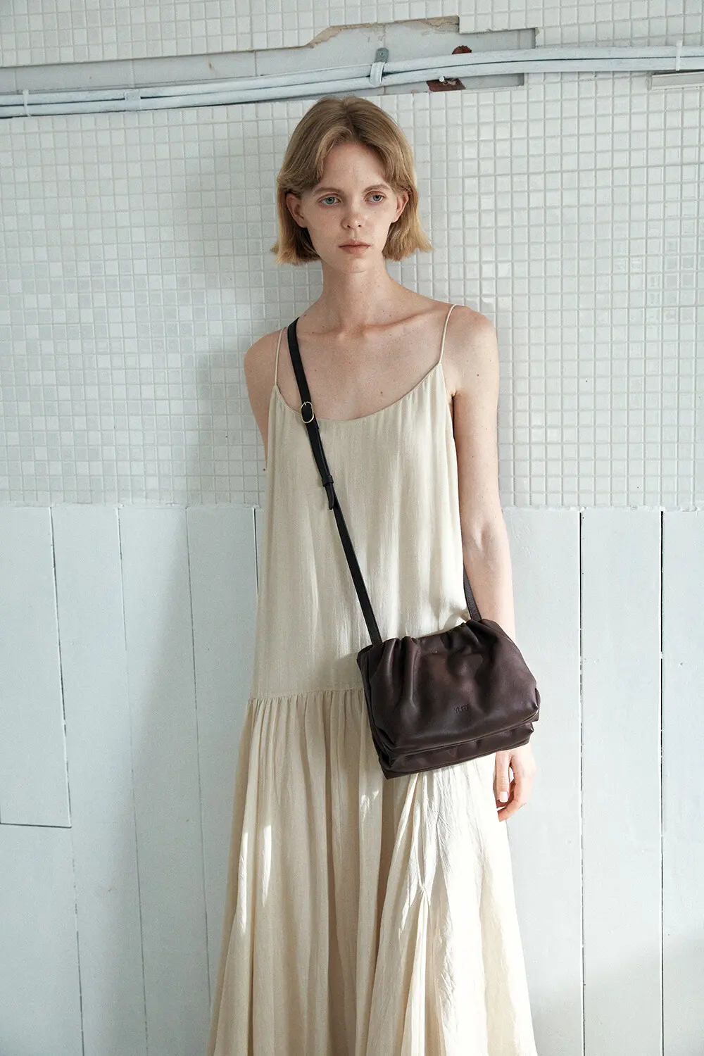 YURT Pote Bag Choco - Soft Natural Leather Ruched Crossbody Bag Detail