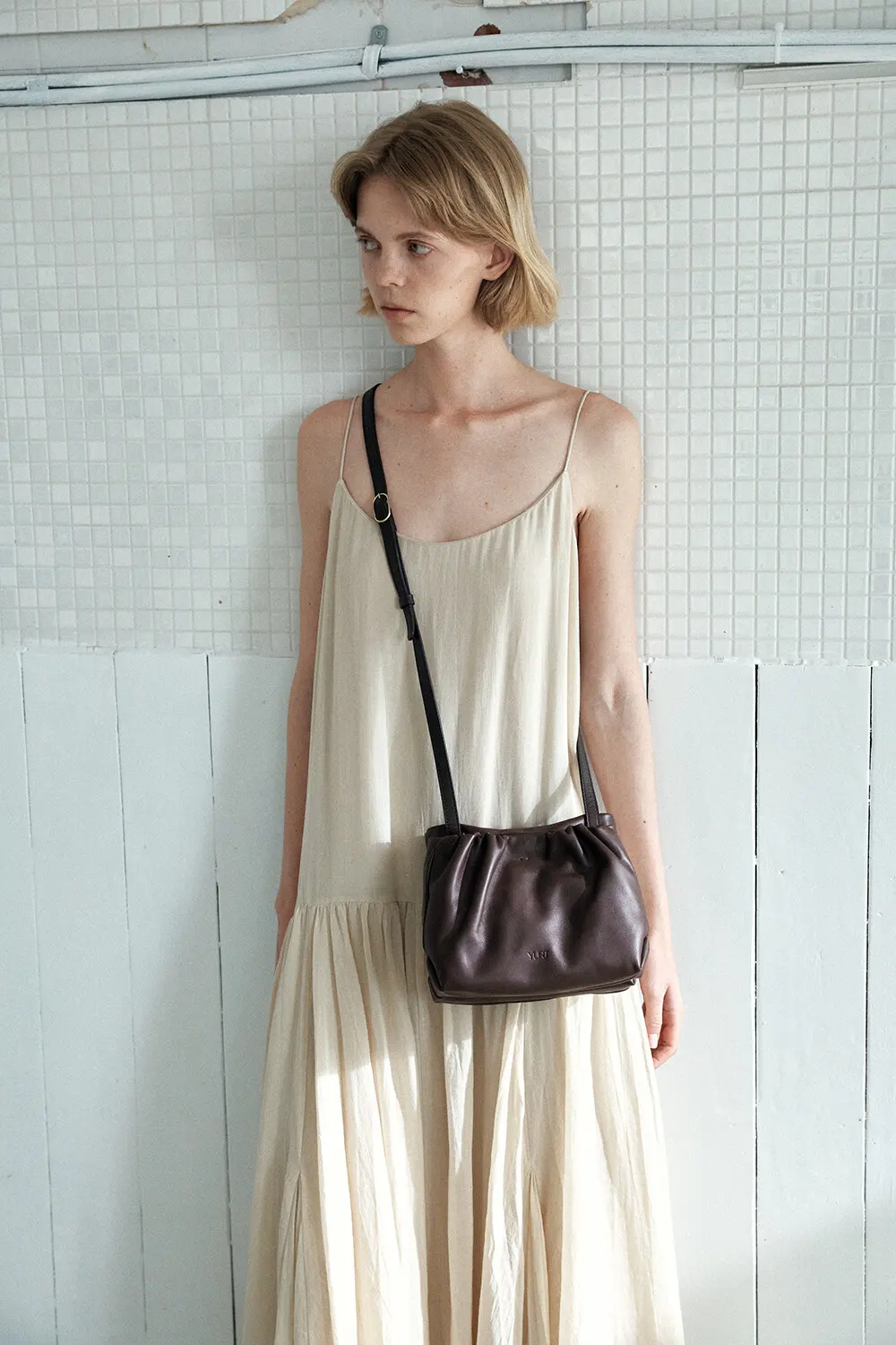 YURT Pote Bag Choco - Soft Natural Leather Ruched Crossbody Bag Detail