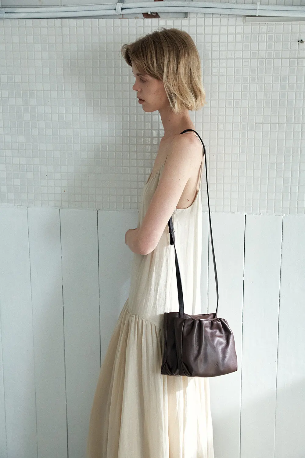 YURT Pote Bag Choco - Soft Natural Leather Ruched Crossbody Bag Detail