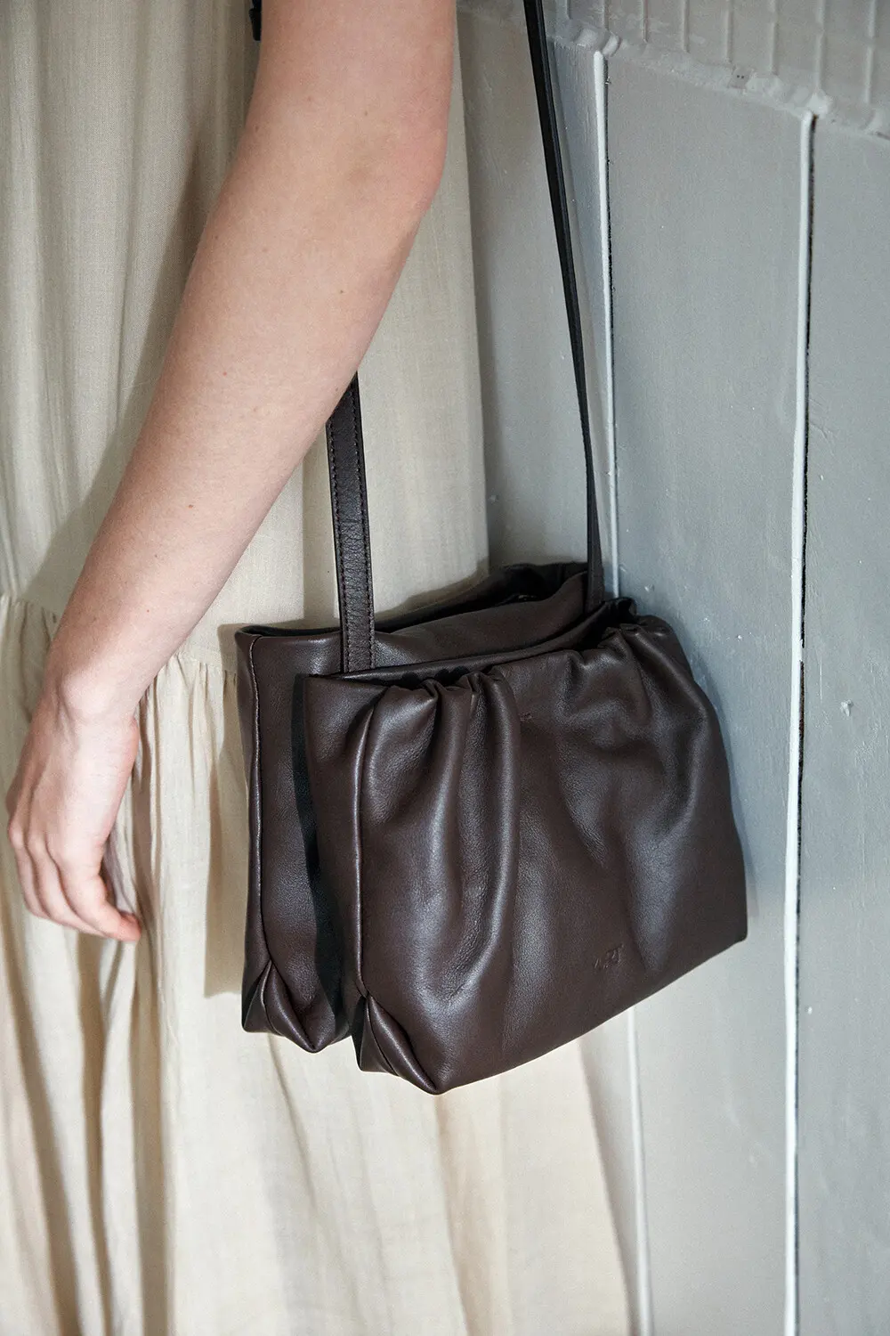 YURT Pote Bag Choco - Soft Natural Leather Ruched Crossbody Bag Detail