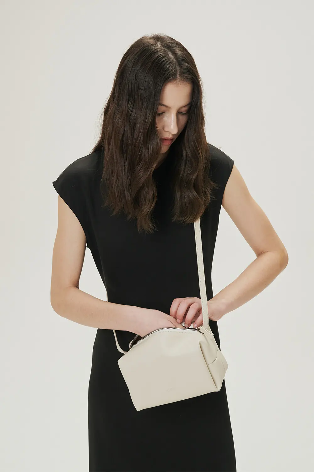 YURT Tofu Leather Shoulder Crossbody Bag (4 Colors) Detail