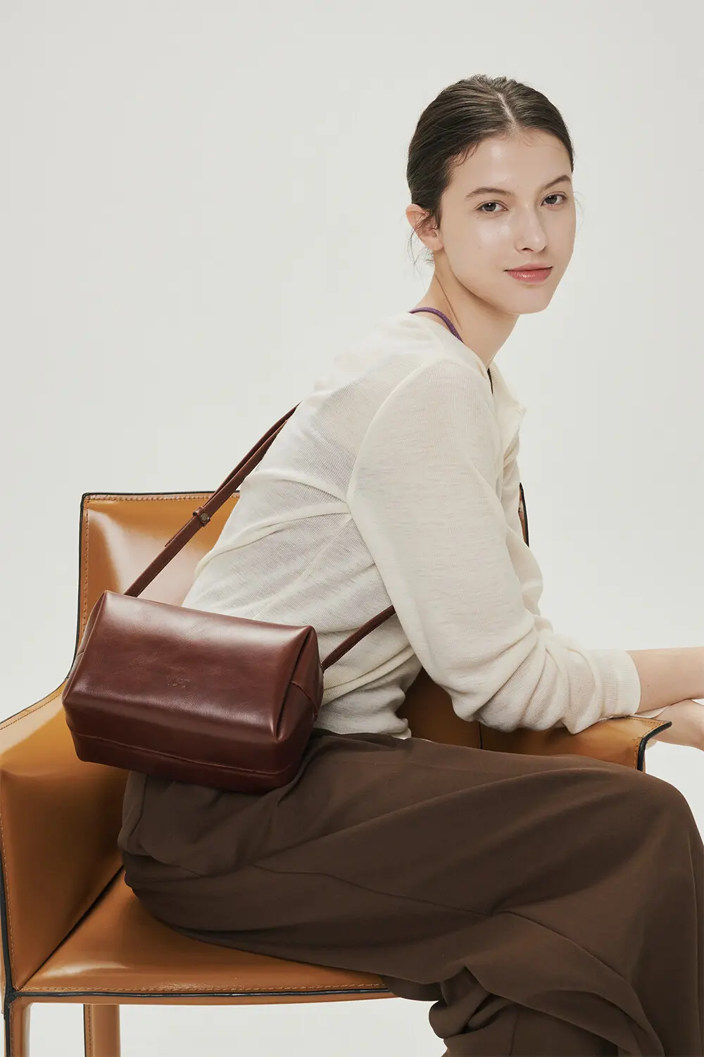 YURT Tofu Leather Shoulder Crossbody Bag (4 Colors) Detail
