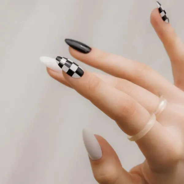 MUZMAK Reusable Nail Tips Chess Black (Almond)