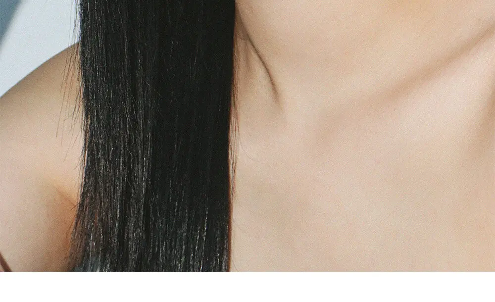 TOGGLE NECKLACE [2 COLORS] Detail