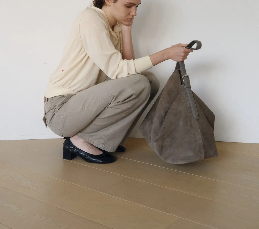 Cow Suede Shoulder Bag (Beige) Detail