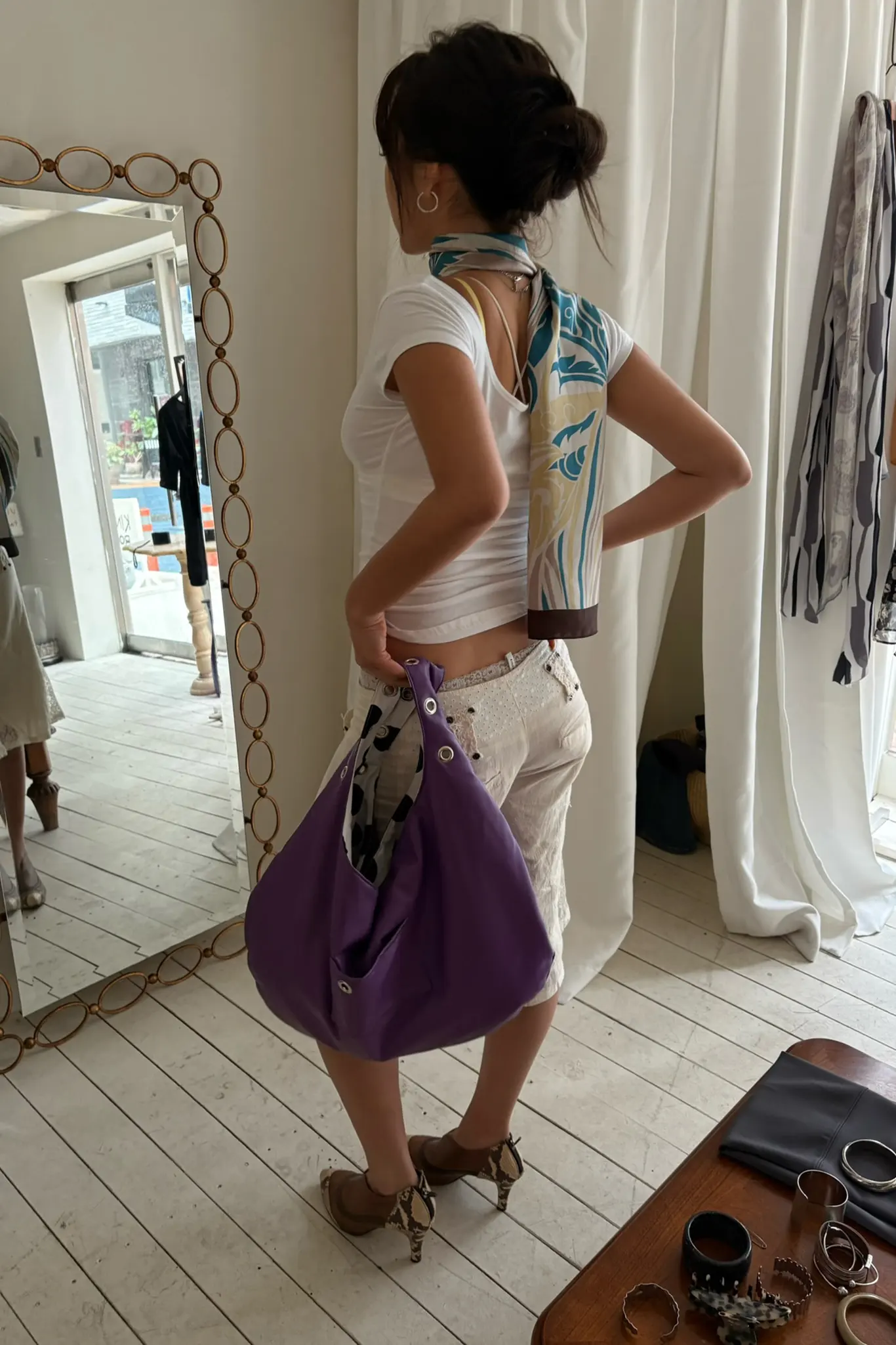 EYELET LEATHER LARGE BAG - PURPLE Detail