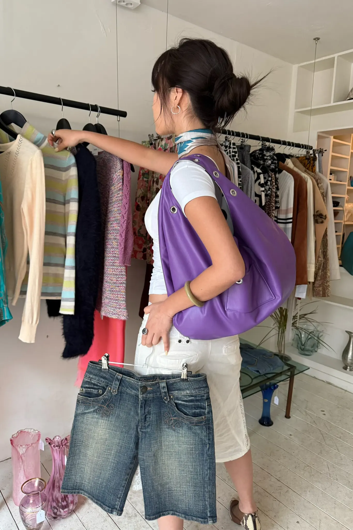 EYELET LEATHER LARGE BAG - PURPLE Detail