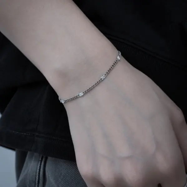 CREAM SODA LAB Minimal Seashell Point Chain Bracelet